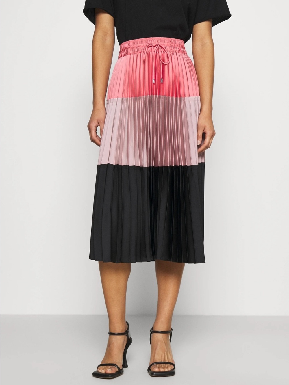 CLUB MONACO | Colorblock Pleated Satin Skirt in Pink/Black, Size Small